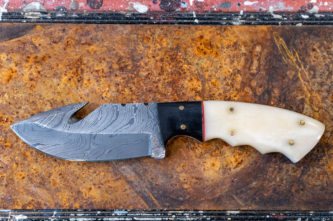 Skinner Knife- Bone horn and Damascus Steel